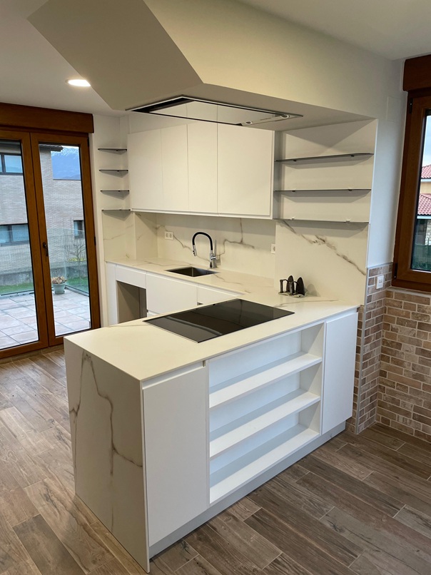 Cocina con mobiliario realizado a medida